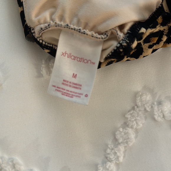Xhilaration leopard bikini top. Size medium. - Picture 3 of 4